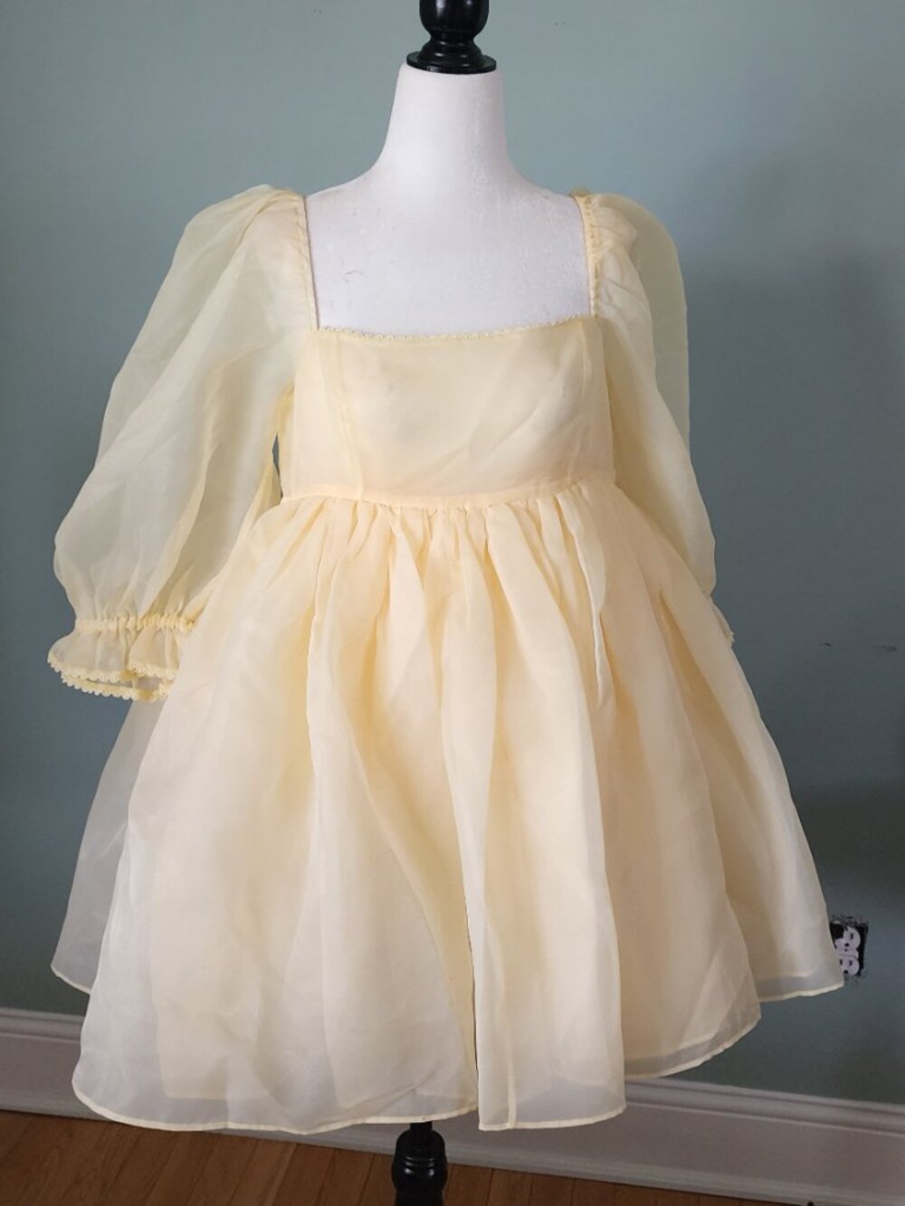 Selkie Banana Puff Dress - Picture 4 of 5